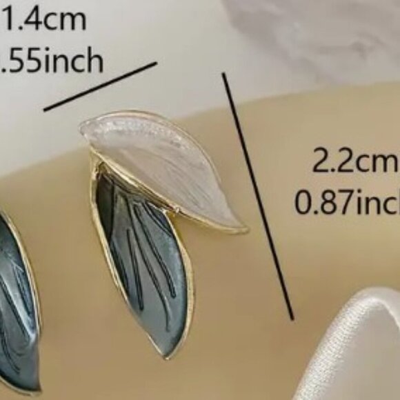♥️5 for $25♥️ Tree Leaf Stud Earrings / Blue-White / 925 SS ear needles - Picture 4 of 7